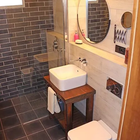 Onefourfour Guest house